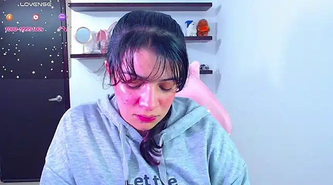 Snapshot of Vannessa__Shy chatting on February 5, 2025, 8:14 pm Vannessa  Shy online show from February 5, 2025, 8:14 pm