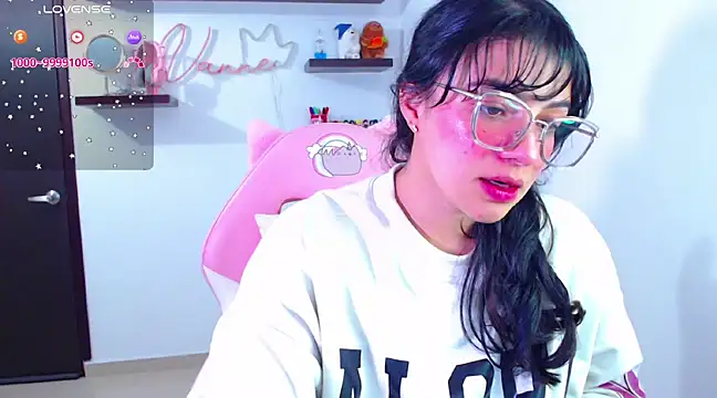 Snapshot of Vannessa__Shy chatting on February 20, 2025, 11:10 pm Vannessa  Shy online show from February 20, 2025, 11:10 pm