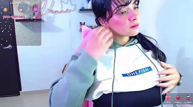 Snapshot of Vannessa__Shy chatting on February 27, 2025, 11:48 pm Vannessa  Shy online show from February 27, 2025, 11:48 pm
