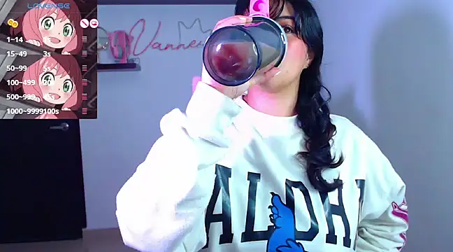 Snapshot of Vannessa__Shy chatting on March 17, 2025, 9:24 pm Vannessa  Shy online show from March 17, 2025, 9:24 pm