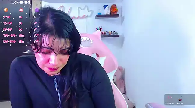 Snapshot of Vannessa__Shy chatting on February 4, 2025, 9:31 pm Vannessa  Shy online show from February 4, 2025, 9:31 pm