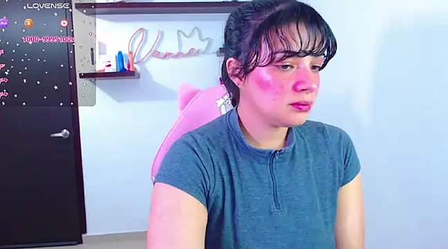 Snapshot of Vannessa__Shy chatting on March 8, 2025, 12:44 am Vannessa  Shy online show from March 8, 2025, 12:44 am