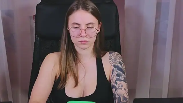 Snapshot of _AnnaStark_ chatting on March 14, 2025, 11:43 pm AnnaStark online show from March 14, 2025, 11:43 pm