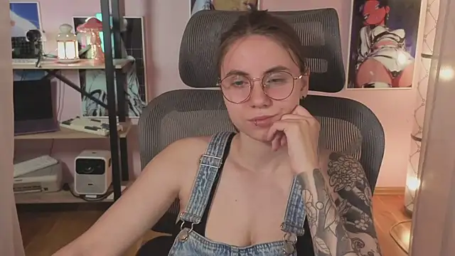 Snapshot of _AnnaStark_ chatting on July 14, 2026, 5:01 am AnnaStark online show from July 14, 2026, 5:01 am