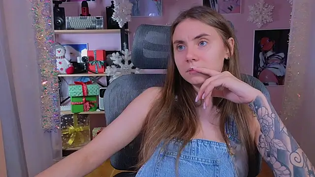 Snapshot of _AnnaStark_ chatting on December 17, 2025, 8:47 pm AnnaStark online show from December 17, 2025, 8:47 pm