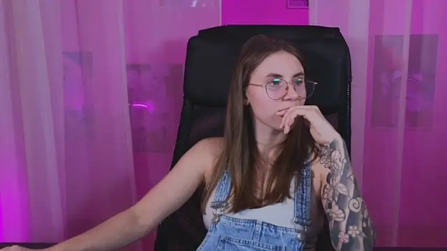 Snapshot of _AnnaStark_ chatting on March 12, 2025, 11:33 pm AnnaStark online show from March 12, 2025, 11:33 pm