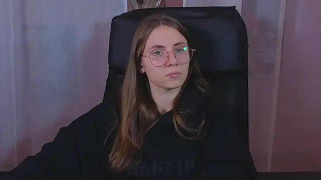 Snapshot of _AnnaStark_ chatting on March 6, 2025, 3:24 am AnnaStark online show from March 6, 2025, 3:24 am