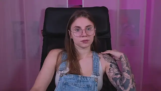 Snapshot of _AnnaStark_ chatting on March 15, 2025, 8:32 pm AnnaStark online show from March 15, 2025, 8:32 pm