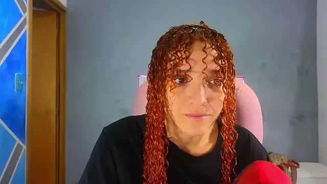 Snapshot of SexyLeilaa chatting on February 7, 2025, 12:42 am SexyLeilaa online show from February 7, 2025, 12:42 am