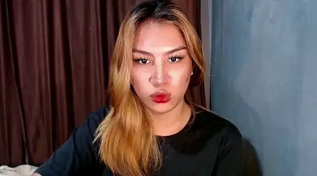 luxxy grand online show from February 4, 2025, 8:06 pm