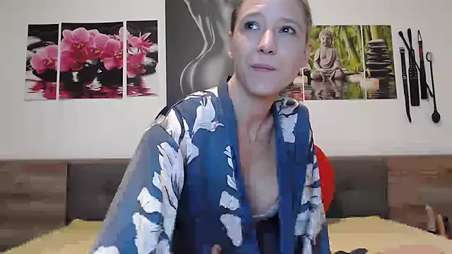Snapshot of Naschkatze01 chatting on October 20, 2025, 6:15 am Naschkatze01 online show from October 20, 2025, 6:15 am