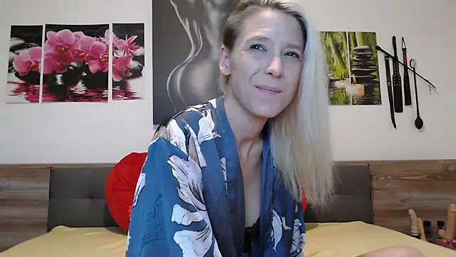 Naschkatze01 online show from October 28, 2025, 7:35 pm