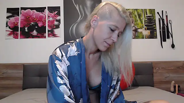 Snapshot of Naschkatze01 chatting on September 25, 2025, 9:15 am Naschkatze01 online show from September 25, 2025, 9:15 am