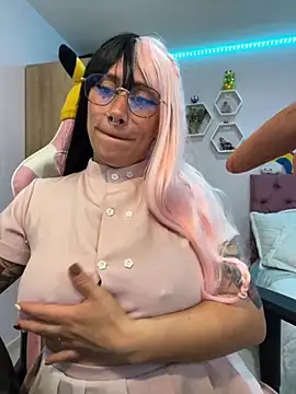 Snapshot of Luna_Paris_ chatting on November 10, 2025, 2:00 pm Luna Paris online show from November 10, 2025, 2:00 pm