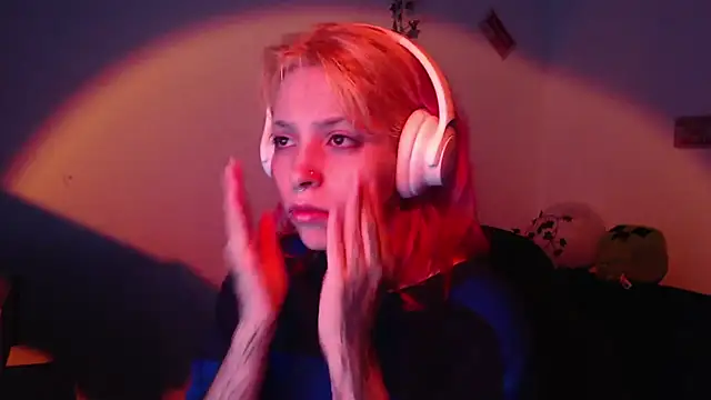 Snapshot of MaryJannes chatting on December 3, 2025, 10:25 am MaryJannes online show from December 3, 2025, 10:25 am