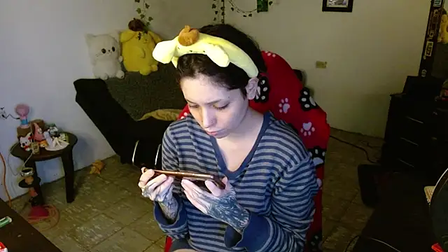 Snapshot of MaryJannes chatting on April 22, 2026, 7:26 am MaryJannes online show from April 22, 2026, 7:26 am