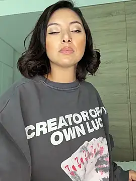 alexademie1 online show from November 30, 2025, 7:53 am