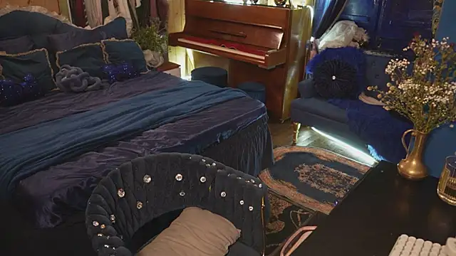 Snapshot of VanessaDoyle chatting on November 3, 2025, 6:44 pm VanessaDoyle online show from November 3, 2025, 6:44 pm