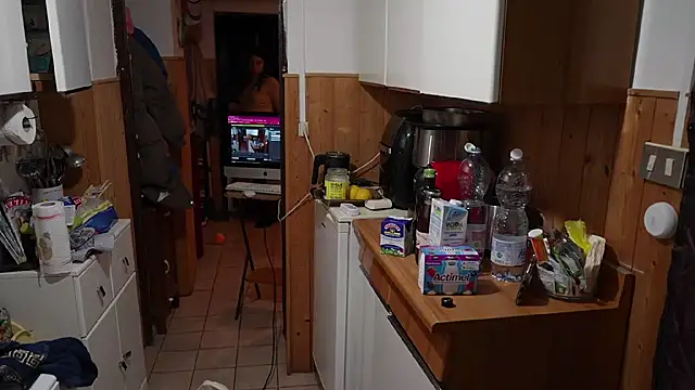 Snapshot of VanessaDoyle chatting on November 24, 2025, 5:57 pm VanessaDoyle online show from November 24, 2025, 5:57 pm