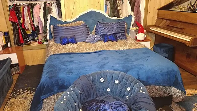 Snapshot of VanessaDoyle chatting on December 4, 2025, 5:12 pm VanessaDoyle online show from December 4, 2025, 5:12 pm