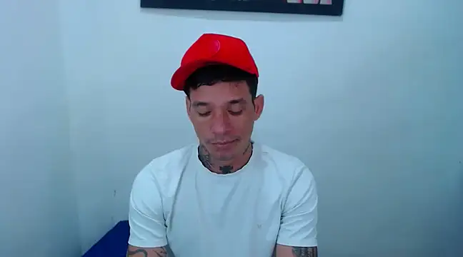 Snapshot of sebas_bigcock69 chatting on December 18, 2024, 4:53 am sebas bigcock69 online show from December 18, 2024, 4:53 am