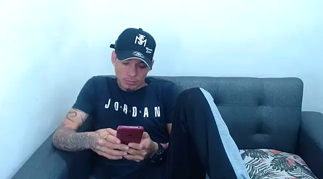 Snapshot of sebas_bigcock69 chatting on January 8, 2025, 3:19 am sebas bigcock69 online show from January 8, 2025, 3:19 am