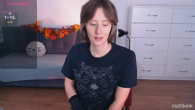 Snapshot of mothkink chatting on October 17, 2025, 4:53 pm mothkink online show from October 17, 2025, 4:53 pm