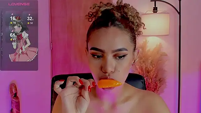 Snapshot of Oxana_Fedorova chatting on February 2, 2025, 11:00 pm Oxana Fedorova online show from February 2, 2025, 11:00 pm