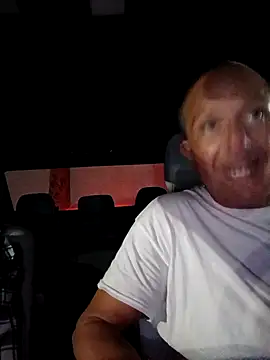 Snapshot of Roberts8inchcock chatting on November 4, 2025, 3:43 am Roberts8inchcock online show from November 4, 2025, 3:43 am