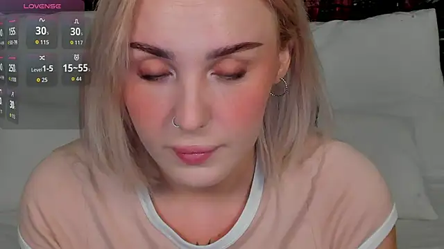 Snapshot of LianaFord chatting on October 22, 2025, 11:25 pm LianaFord online show from October 22, 2025, 11:25 pm