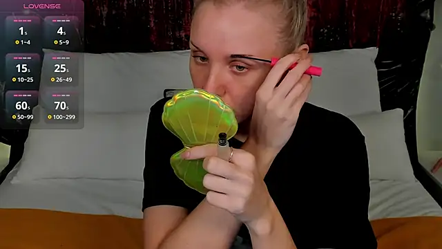 Snapshot of LianaFord chatting on October 26, 2025, 9:26 pm LianaFord online show from October 26, 2025, 9:26 pm