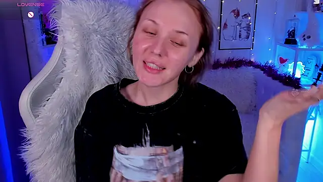 Snapshot of LianaFord chatting on December 14, 2025, 10:26 pm LianaFord online show from December 14, 2025, 10:26 pm