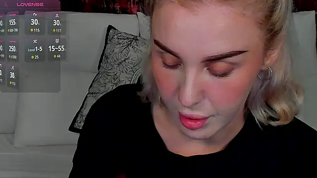 Snapshot of LianaFord chatting on October 24, 2025, 11:48 pm LianaFord online show from October 24, 2025, 11:48 pm