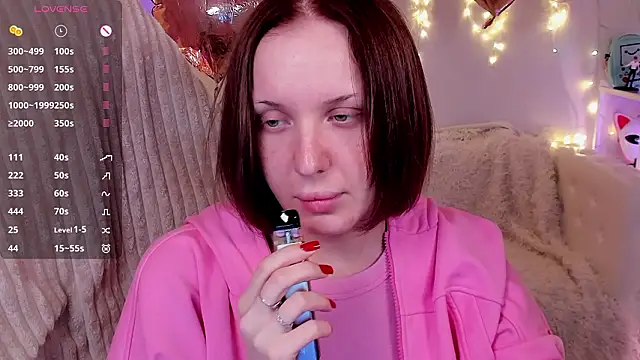 LianaFord online show from February 8, 2026, 4:10 am