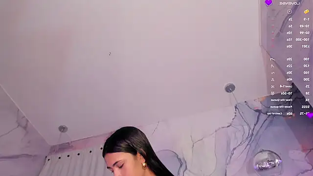 AntonellaRossi online show from April 5, 2026, 8:04 pm