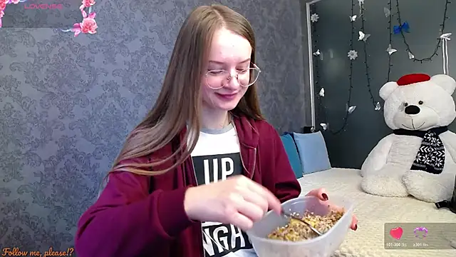 Snapshot of KateJonson chatting on October 22, 2025, 6:35 am KateJonson online show from October 22, 2025, 6:35 am