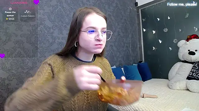 KateJonson online show from January 8, 2026, 7:36 am