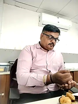 Snapshot of Desi_Londa_143 chatting on December 1, 2025, 7:53 am Desi Londa 143 online show from December 1, 2025, 7:53 am