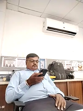 Snapshot of Desi_Londa_143 chatting on October 9, 2025, 5:08 am Desi Londa 143 online show from October 9, 2025, 5:08 am