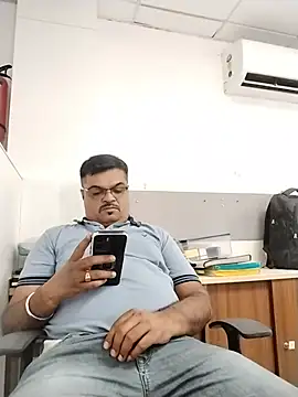 Snapshot of Desi_Londa_143 chatting on July 4, 2026, 5:47 am Desi Londa 143 online show from July 4, 2026, 5:47 am