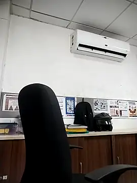 Snapshot of Desi_Londa_143 chatting on October 24, 2025, 6:01 am Desi Londa 143 online show from October 24, 2025, 6:01 am