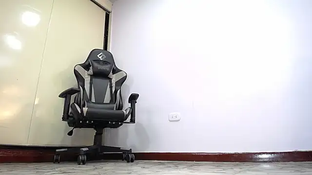 Snapshot of S_Mia chatting on January 27, 2025, 3:58 am S Mia online show from January 27, 2025, 3:58 am