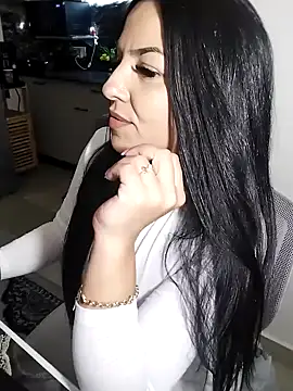 hot-babygirl online show from April 3, 2026, 7:31 pm