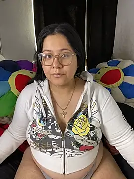 MsConejitaa online show from June 27, 2026, 4:13 pm
