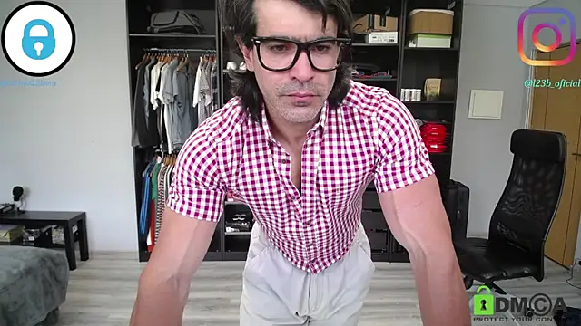 samricci21 online show from April 10, 2026, 10:44 am