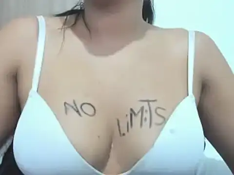 Snapshot of verenicehotxx chatting on March 12, 2025, 9:34 am verenicehotxx online show from March 12, 2025, 9:34 am