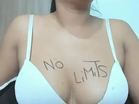 Snapshot of verenicehotxx chatting on March 11, 2025, 2:29 pm verenicehotxx online show from March 11, 2025, 2:29 pm