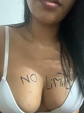 Snapshot of verenicehotxx chatting on February 2, 2025, 1:23 am verenicehotxx online show from February 2, 2025, 1:23 am