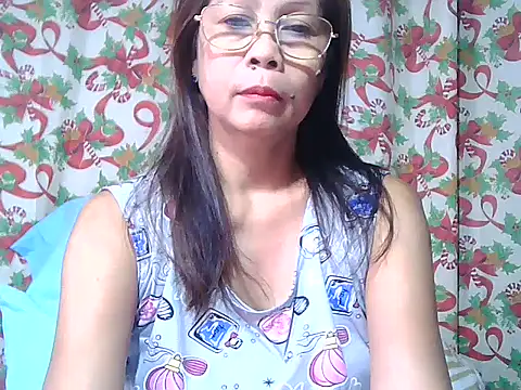 Snapshot of urwife_tobe chatting on December 17, 2025, 8:03 pm urwife tobe online show from December 17, 2025, 8:03 pm