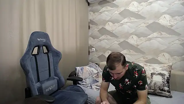 Snapshot of SerzhKorol1 chatting on October 22, 2025, 6:46 am SerzhKorol1 online show from October 22, 2025, 6:46 am